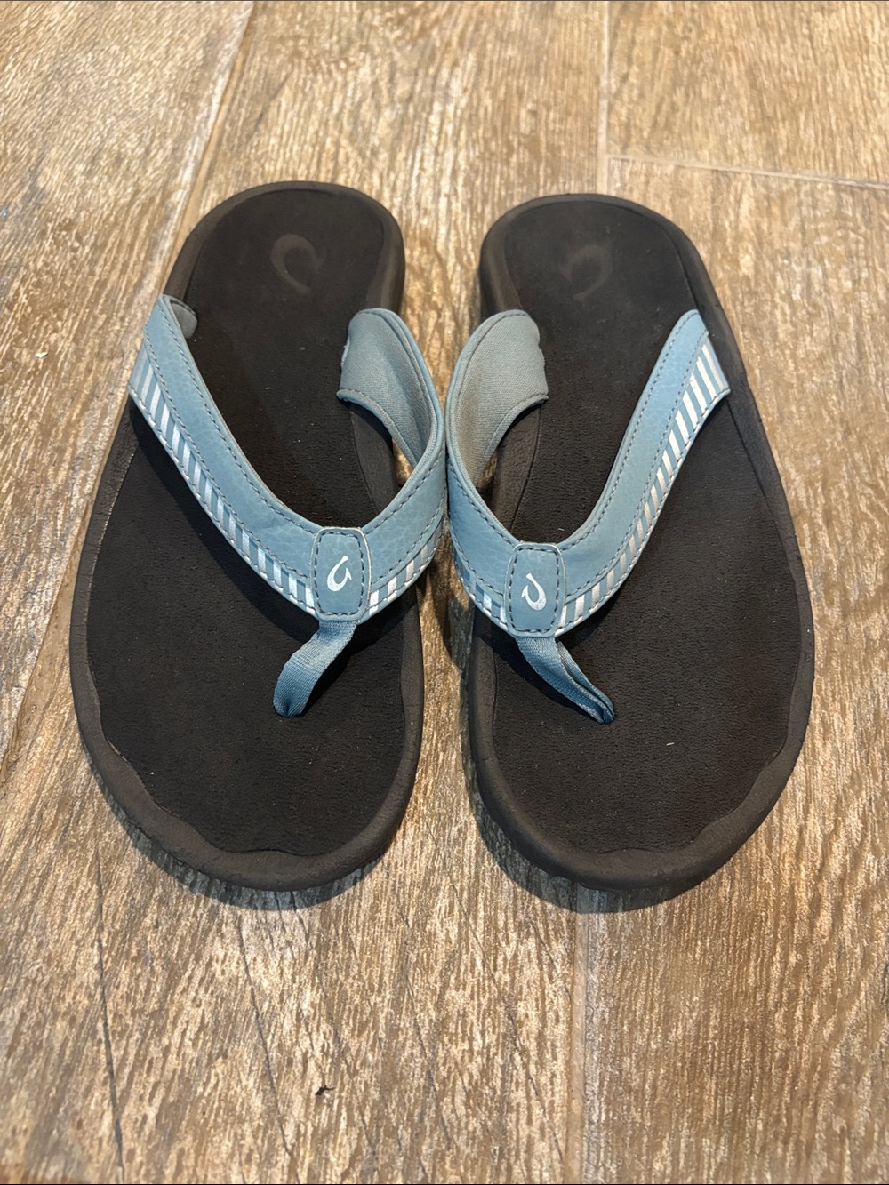 OluKai Kids Ohana Koa Girls Flip Flops size 4/5 youth